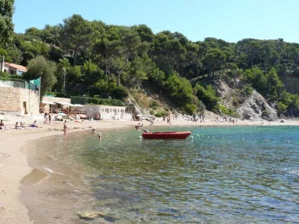 Studio à vendre au Pradet avec piscine et sécurité, parfait pour investissement locatif
