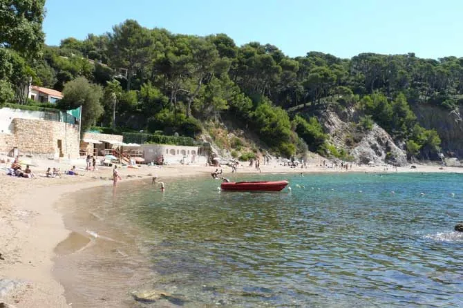 Studio à vendre au Pradet avec piscine et sécurité, parfait pour investissement locatif 