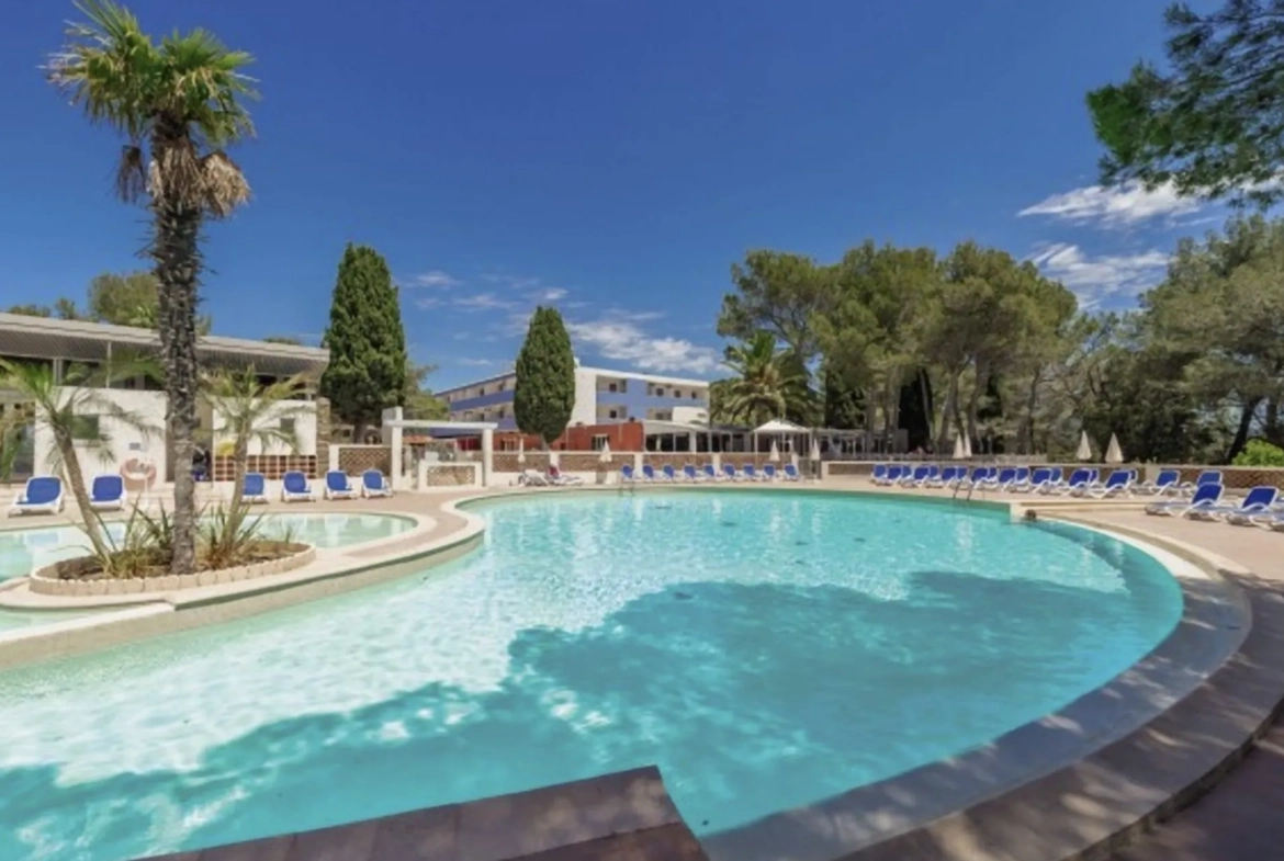 Studio à vendre au Pradet avec piscine et sécurité, parfait pour investissement locatif 