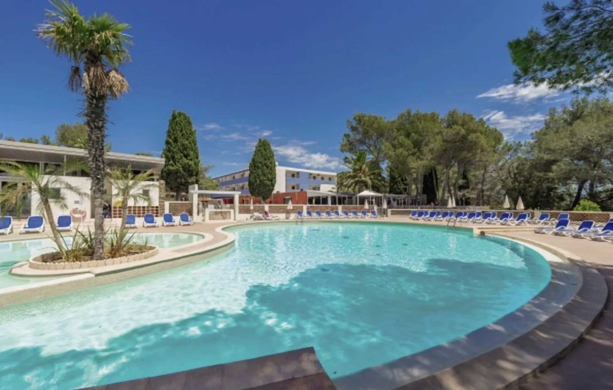 Studio à vendre au Pradet avec piscine et sécurité, parfait pour investissement locatif 