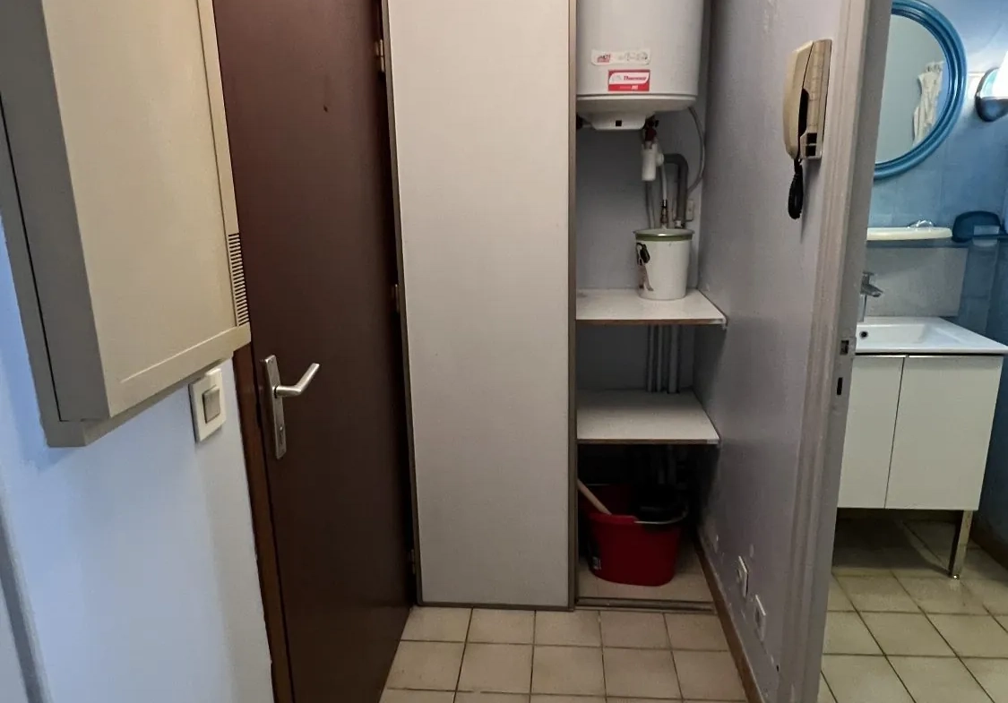 Appartement T1 en rez-de-jardin à Grenoble avec stationnement et cave 
