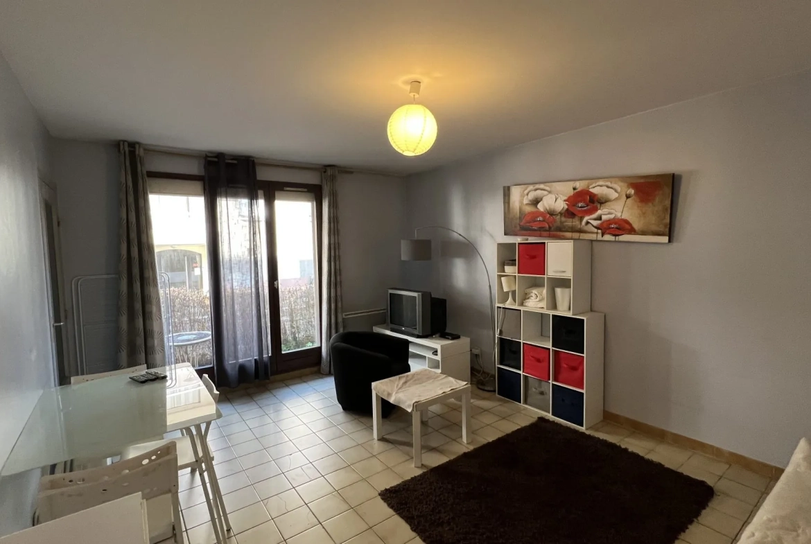 Appartement T1 en rez-de-jardin à Grenoble avec stationnement et cave 