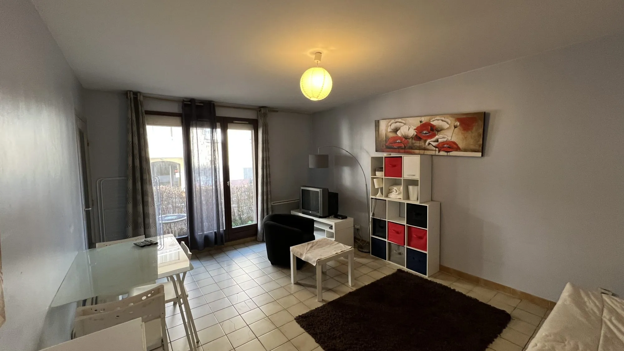 Appartement T1 en rez-de-jardin à Grenoble avec stationnement et cave 