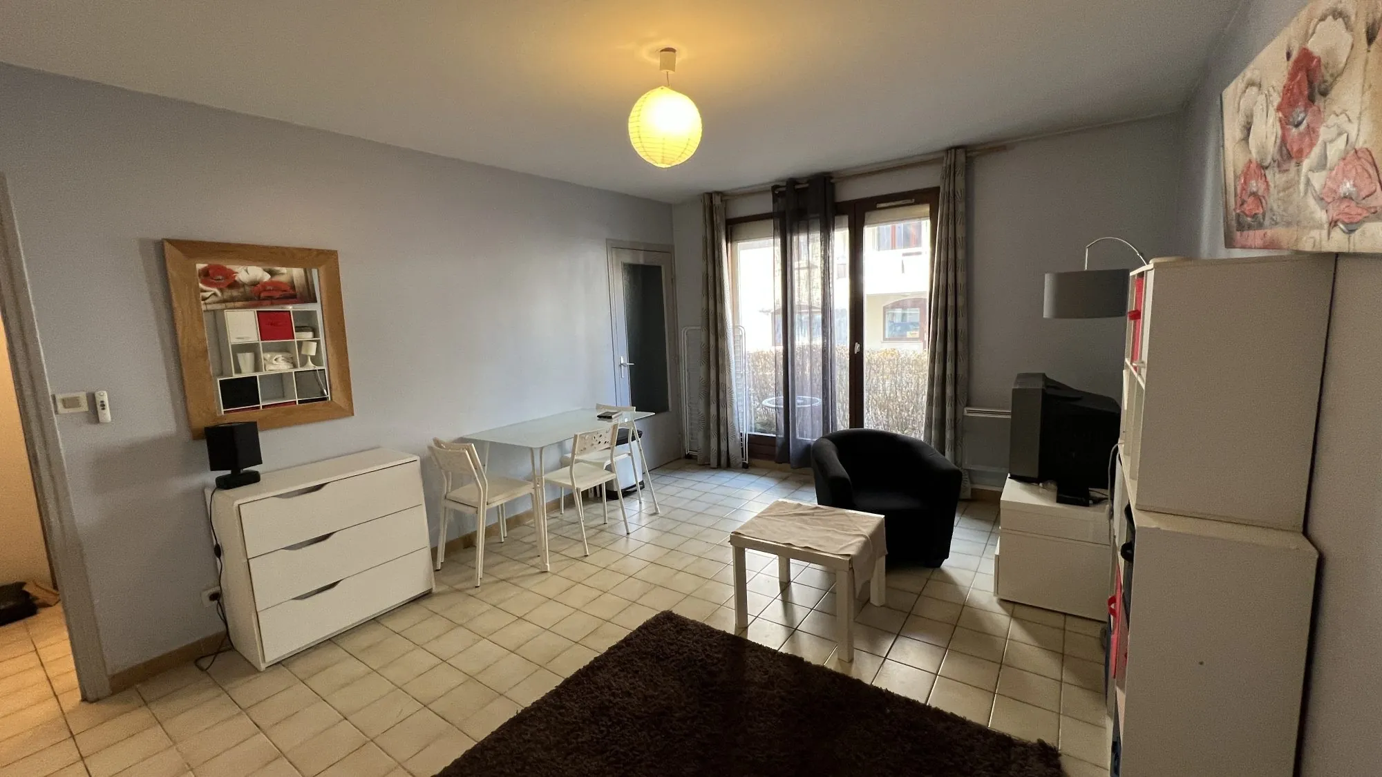 Appartement T1 en rez-de-jardin à Grenoble avec stationnement et cave 