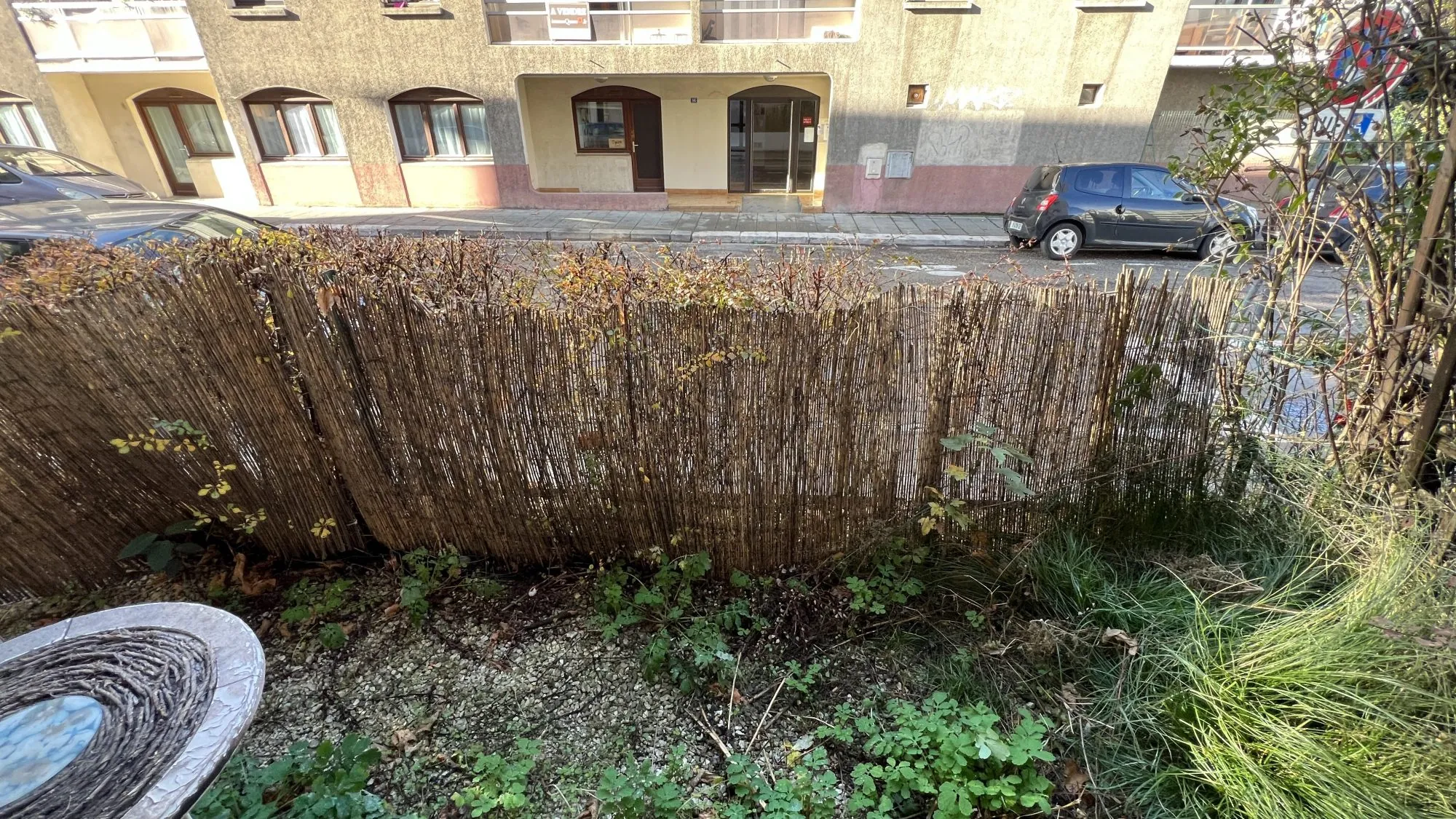 Appartement T1 en rez-de-jardin à Grenoble avec stationnement et cave 