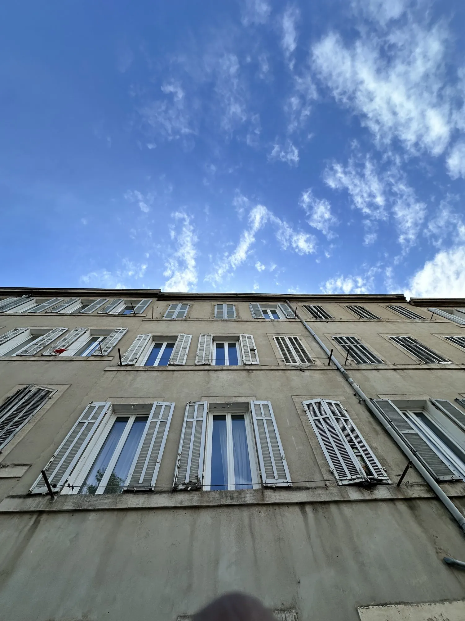 Facade immeuble  Appartement T1 à rénover de 28 m² à Marseille – Opportunité à saisir 