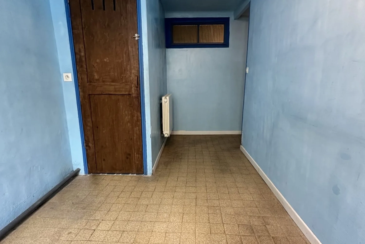 Cuisine donnant salle d'eau  Appartement T1 à rénover de 28 m² à Marseille – Opportunité à saisir 