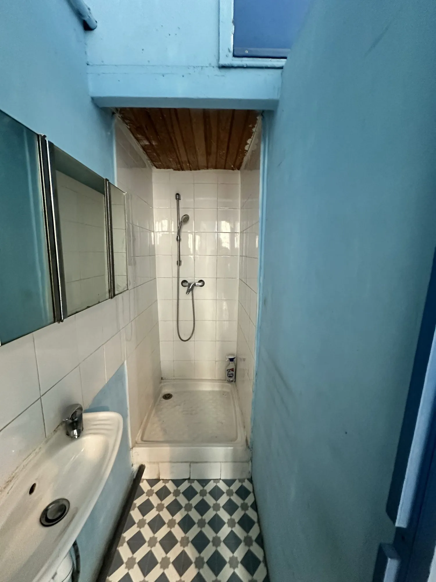 Salle d'eau  Appartement T1 à rénover de 28 m² à Marseille – Opportunité à saisir 