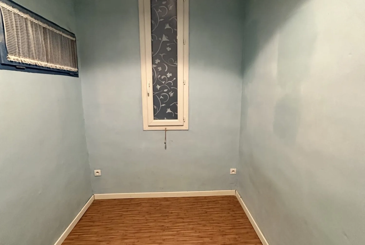 Coin nuit  Appartement T1 à rénover de 28 m² à Marseille – Opportunité à saisir 
