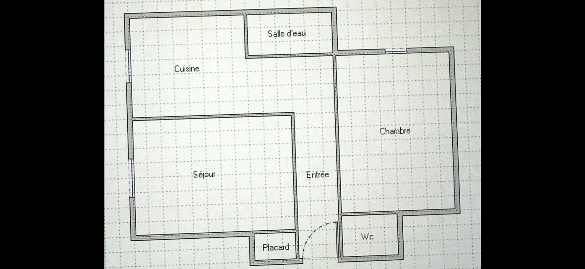 Plan studio  Appartement T1 à rénover de 28 m² à Marseille – Opportunité à saisir 