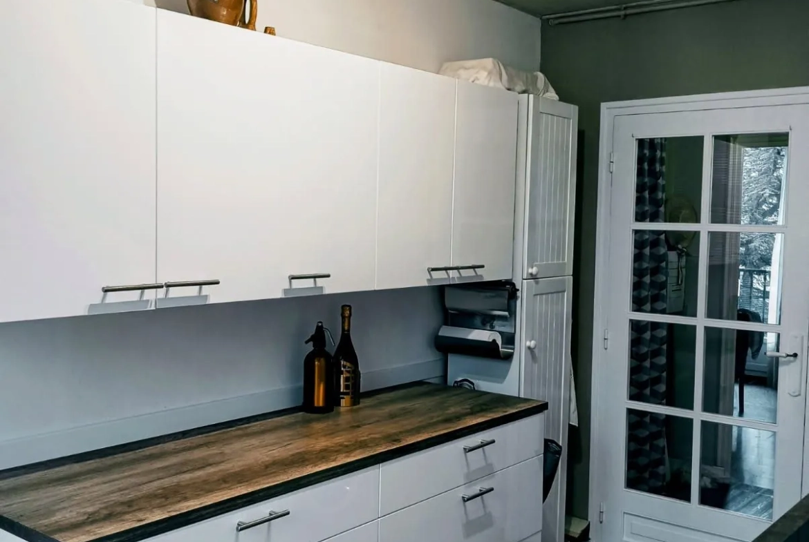Appartement lumineux de 70m² avec balcon et cave à Bagnols-sur-Cèze 