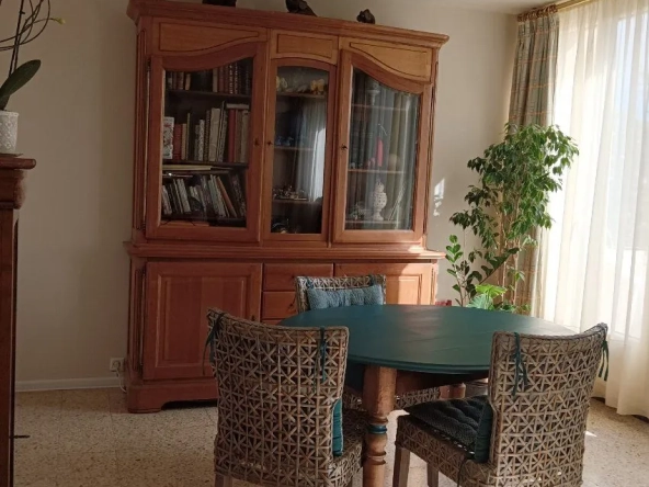 Appartement lumineux de 70m² avec balcon et cave à Bagnols-sur-Cèze