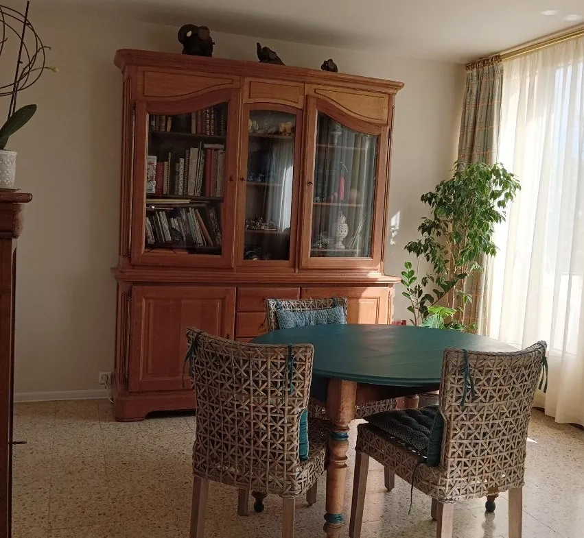 Appartement lumineux de 70m² avec balcon et cave à Bagnols-sur-Cèze 