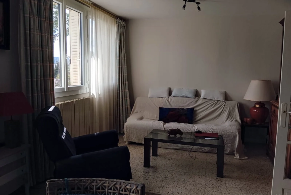 Appartement lumineux de 70m² avec balcon et cave à Bagnols-sur-Cèze 