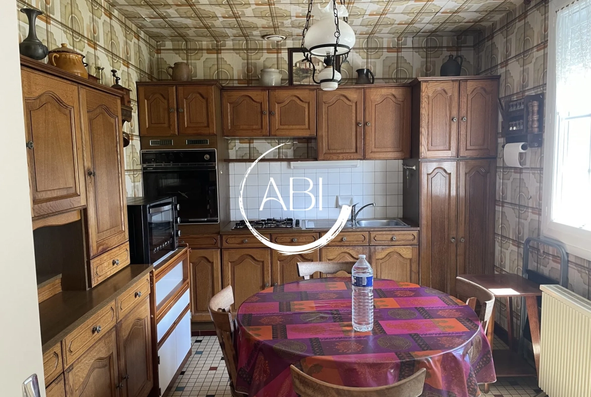Maison à Rives d'Andaine de 73 m² avec terrain de 5074 m² et double garage 