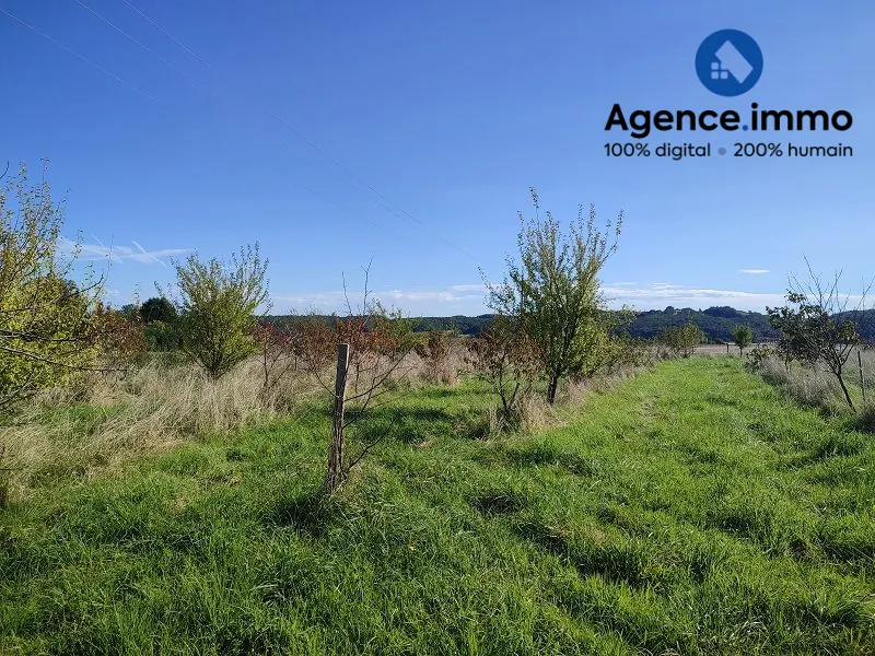 Terrain constructible à Lagarde-Hachan avec vue sur Pyrénées – Idéal pour votre projet 