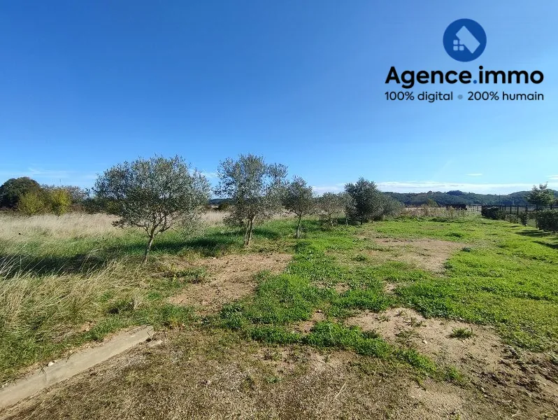 Terrain constructible à Lagarde-Hachan avec vue sur Pyrénées – Idéal pour votre projet 