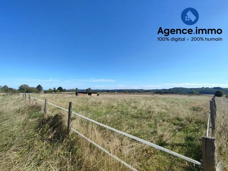 Terrain constructible à Lagarde-Hachan avec vue sur Pyrénées – Idéal pour votre projet 