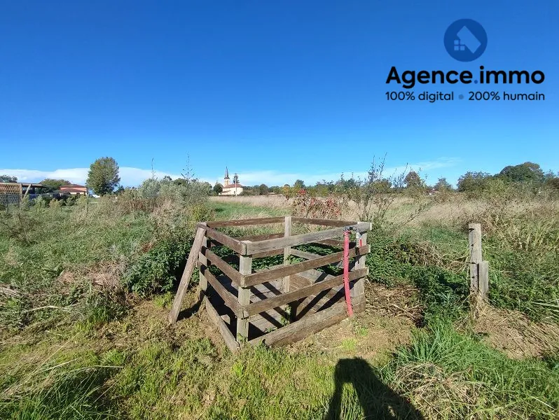 Terrain constructible à Lagarde-Hachan avec vue sur Pyrénées – Idéal pour votre projet 