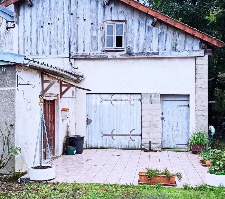 Maison de 136 m² à Bourges avec potentiel d'aménagement et environnement idéal 