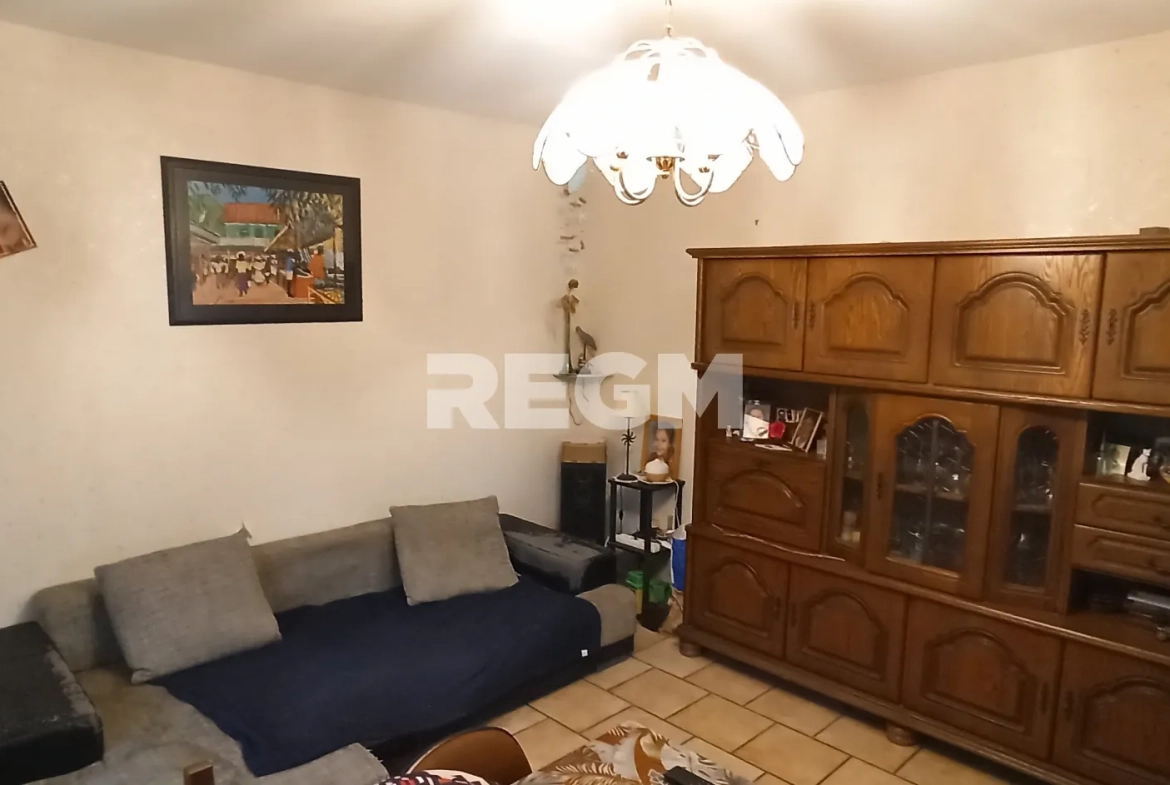 Maison de 136 m² à Bourges avec potentiel d'aménagement et environnement idéal 