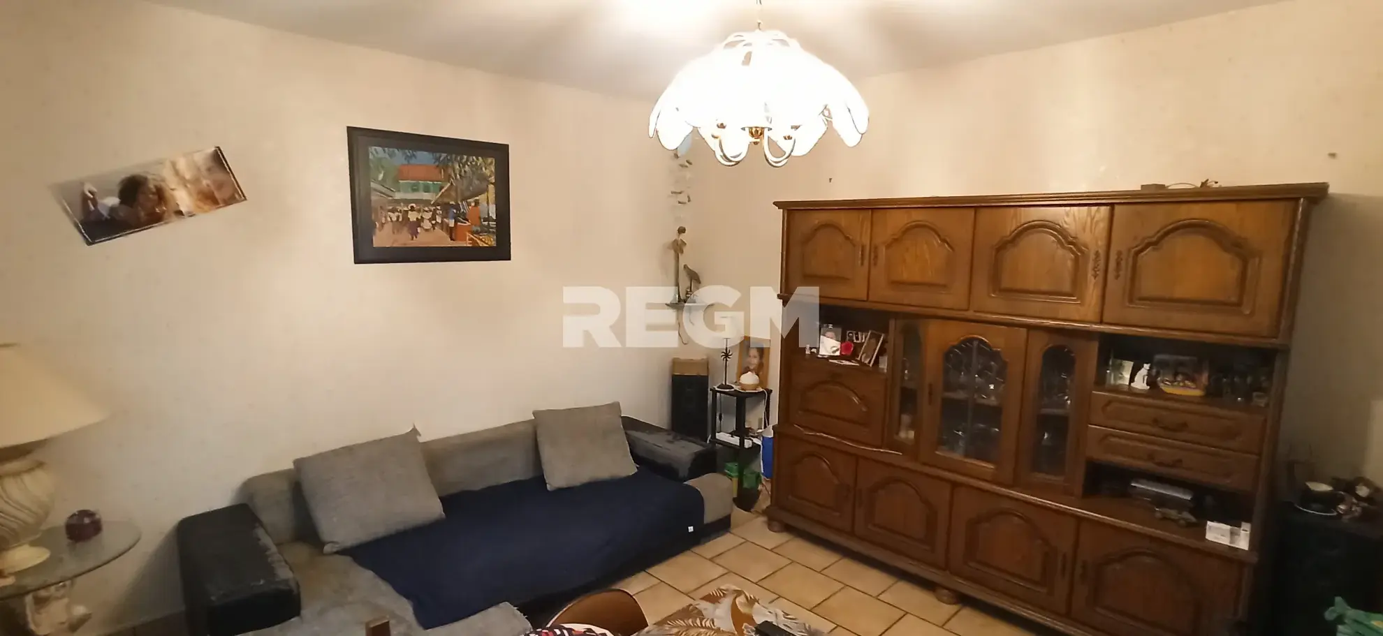 Maison de 136 m² à Bourges avec potentiel d'aménagement et environnement idéal 