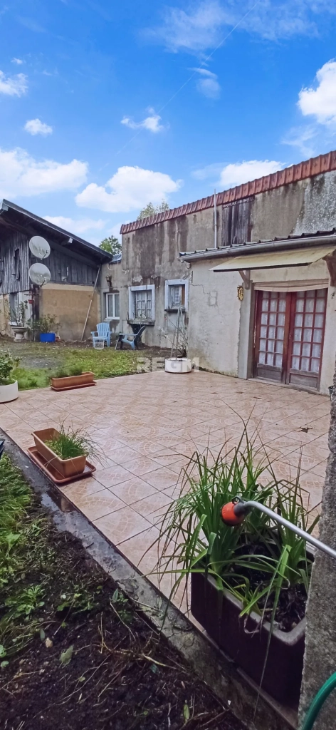 Maison de 136 m² à Bourges avec potentiel d'aménagement et environnement idéal