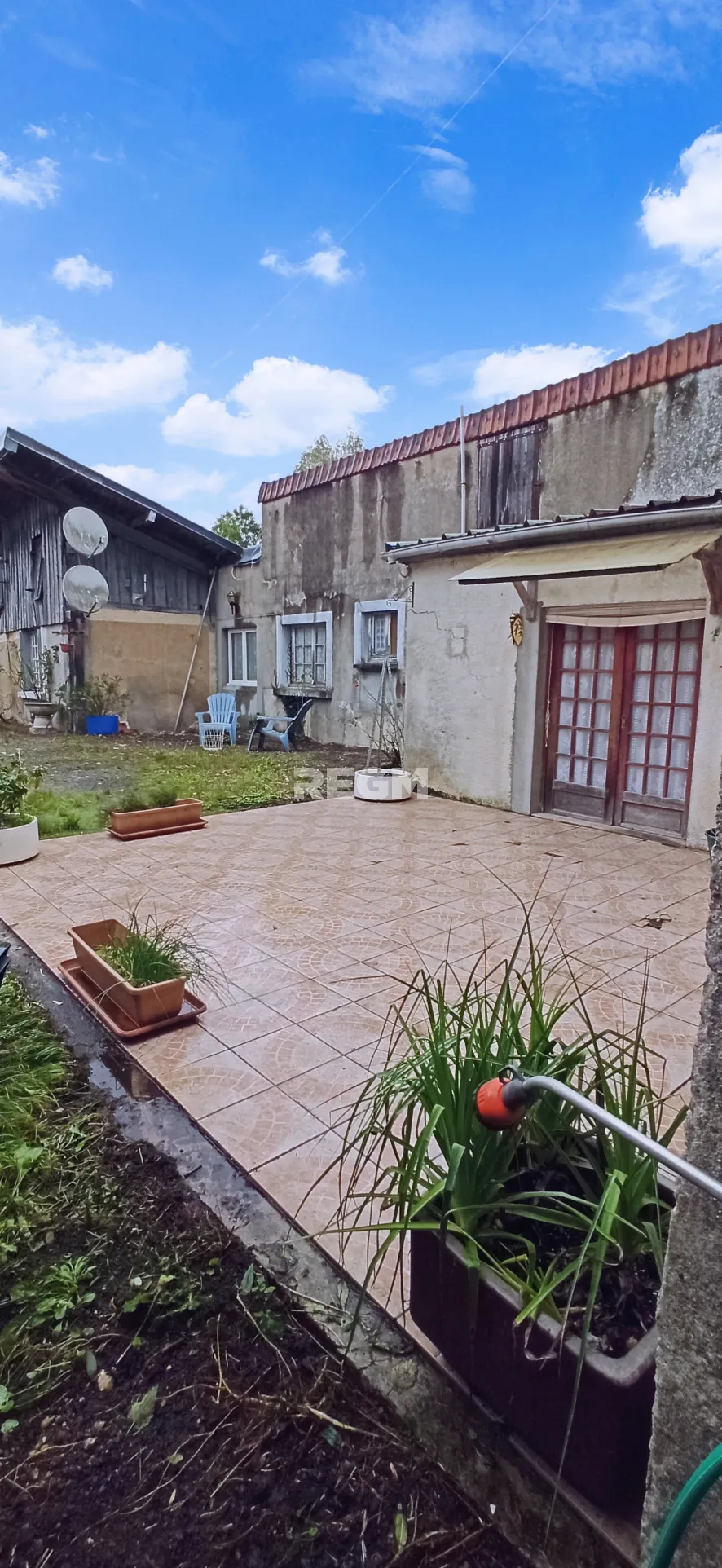 Maison de 136 m² à Bourges avec potentiel d'aménagement et environnement idéal 