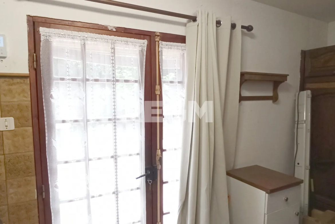 Maison de 136 m² à Bourges avec potentiel d'aménagement et environnement idéal 