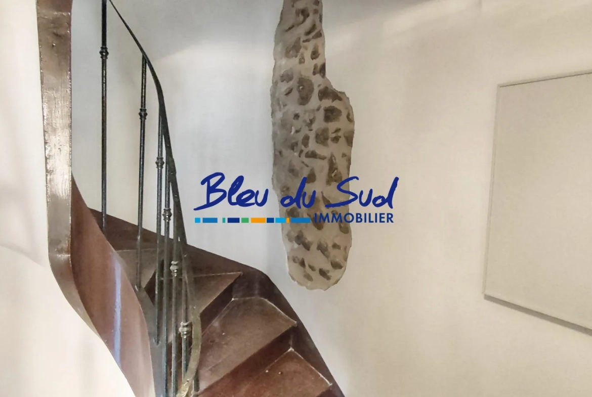 Escalier mur en pierre Maison de village rénovée à vendre à Vernet-les-Bains avec 2 chambres 