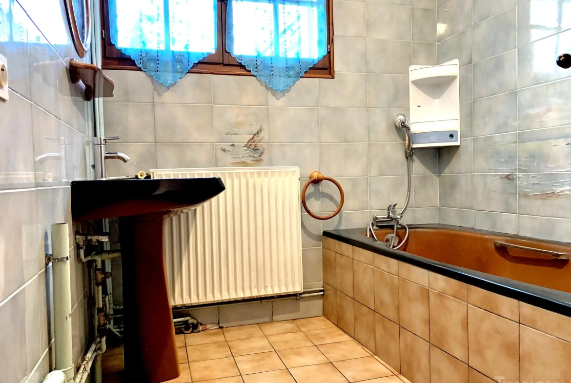 Maison avec 3 chambres, cour et dépendances à Gamaches, proche de la Baie de Somme 