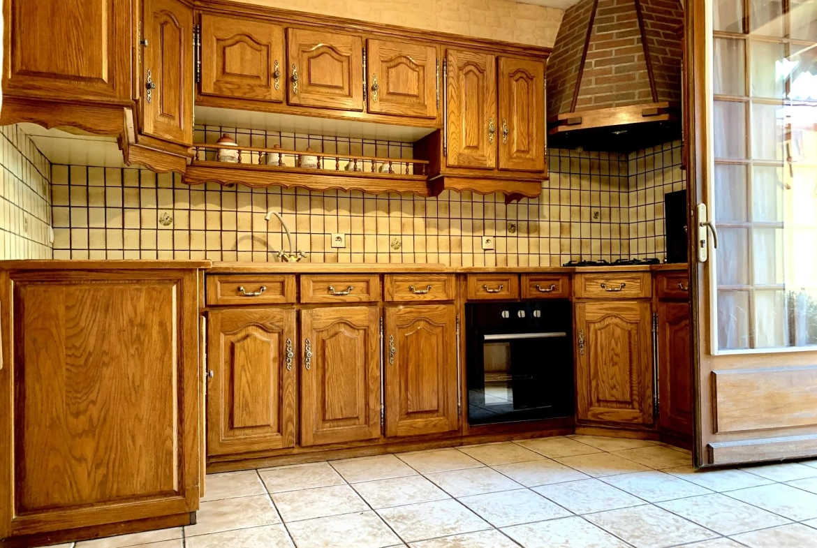 Maison avec 3 chambres, cour et dépendances à Gamaches, proche de la Baie de Somme 