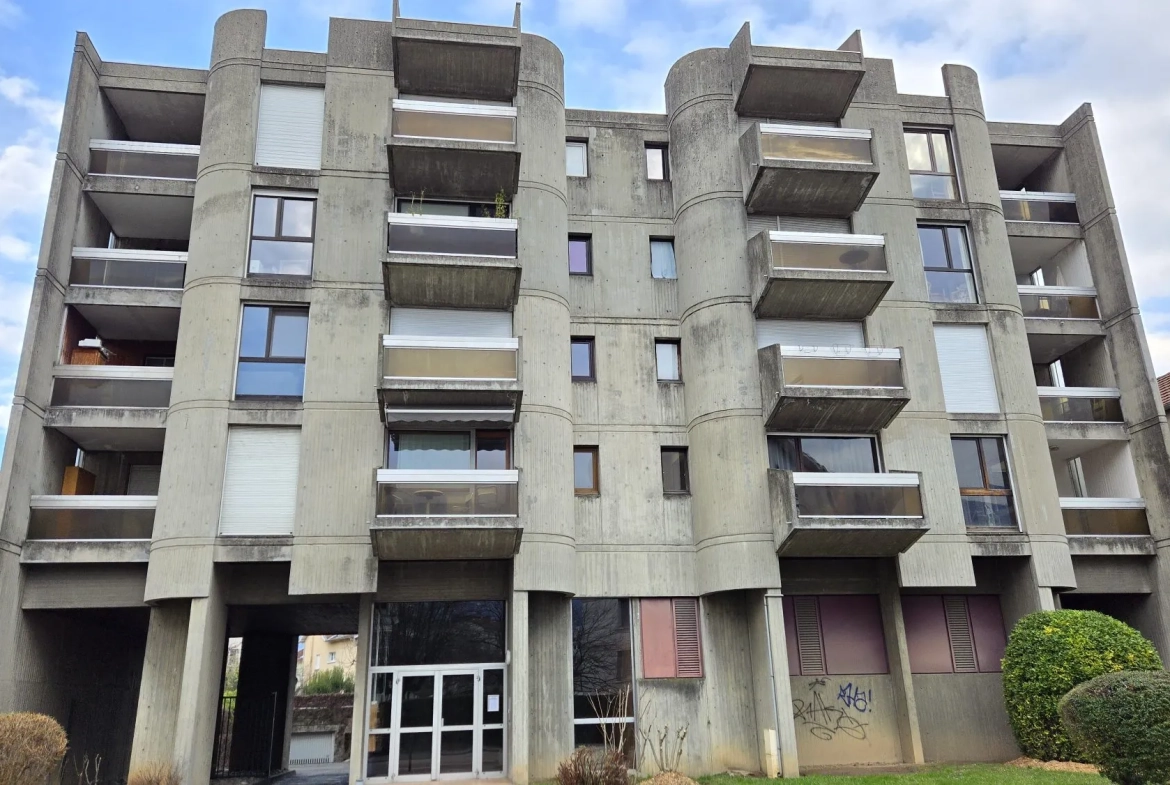 Charmant appartement T2 à Grenoble avec parking, cave et balcon 