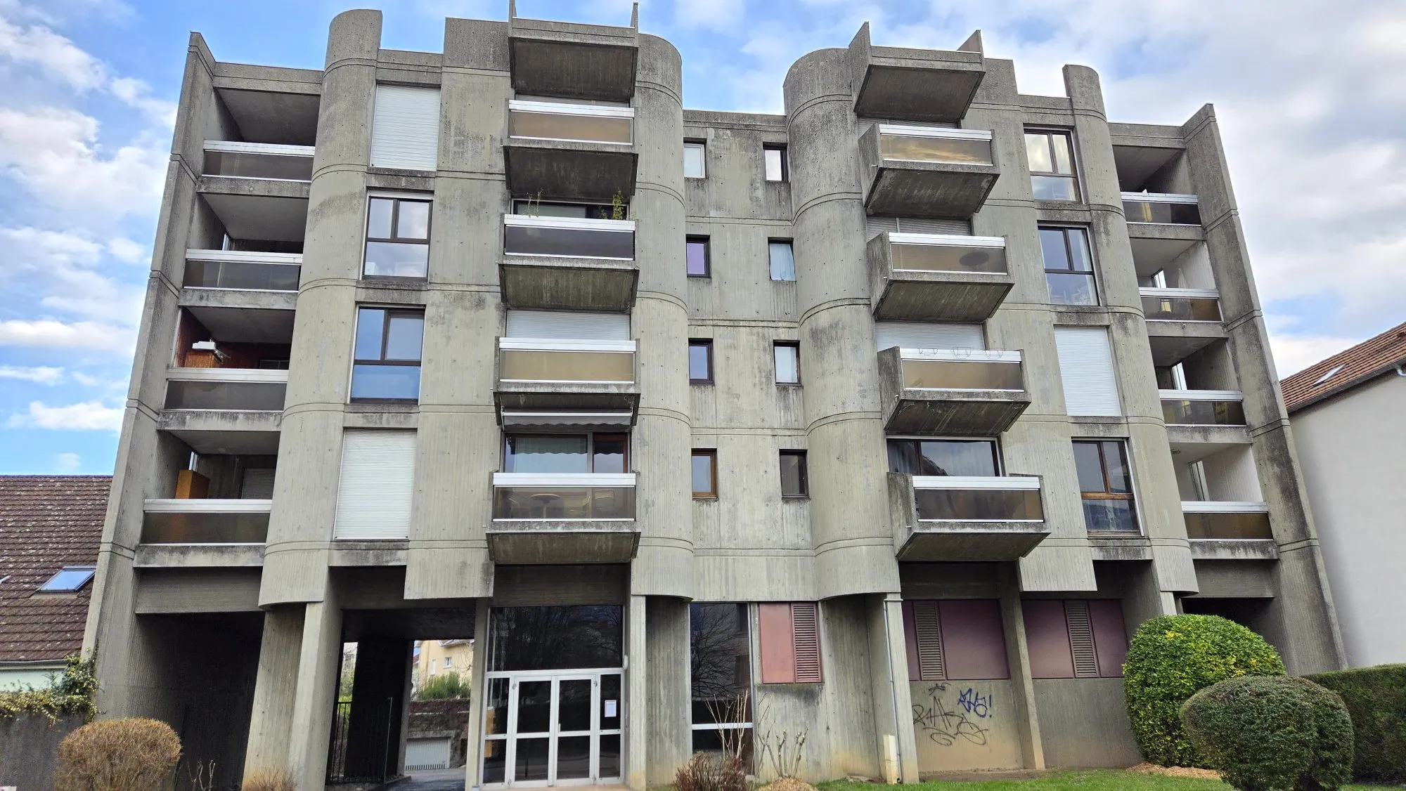 Charmant appartement T2 à Grenoble avec parking, cave et balcon 