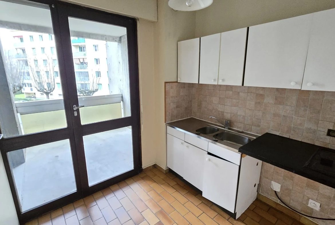 Charmant appartement T2 à Grenoble avec parking, cave et balcon 