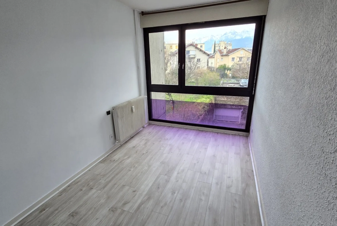 Charmant appartement T2 à Grenoble avec parking, cave et balcon 