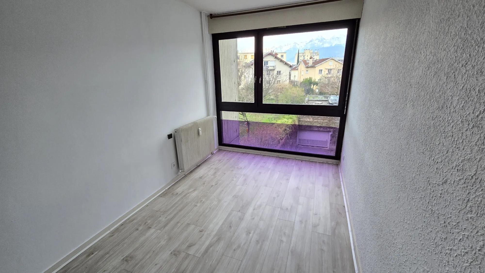 Charmant appartement T2 à Grenoble avec parking, cave et balcon 