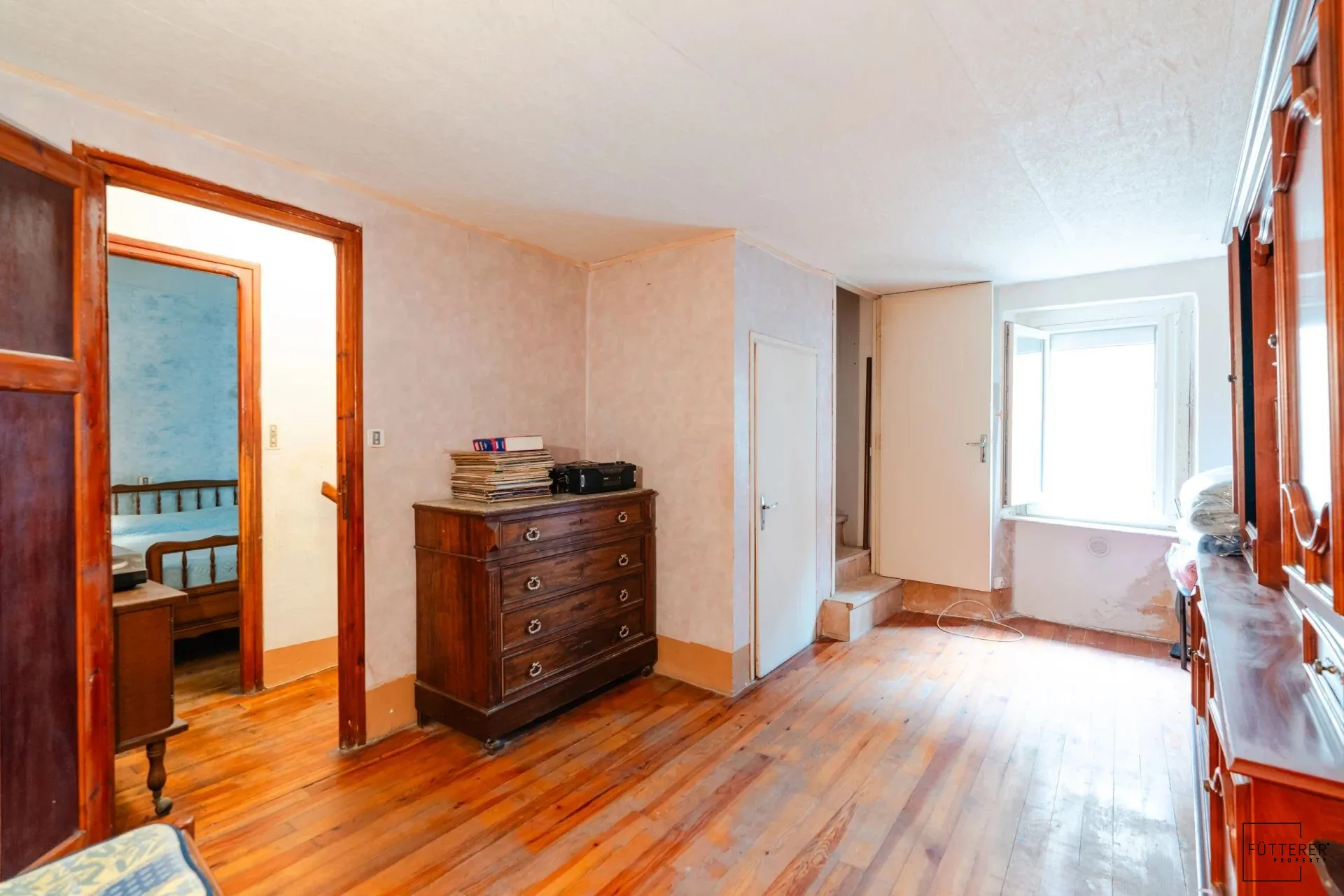 Maison de village à Ornaisons – 2 chambres, grande pièce à aménager, à rénover 