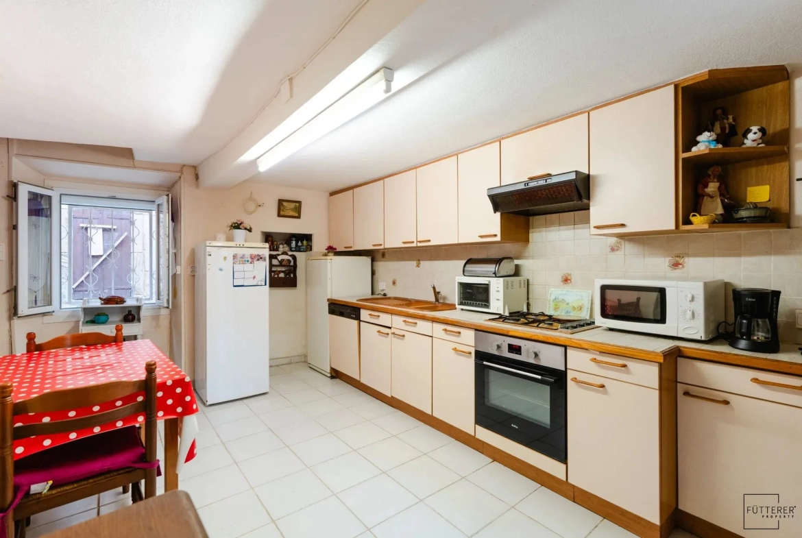 Maison de village à Ornaisons – 2 chambres, grande pièce à aménager, à rénover 