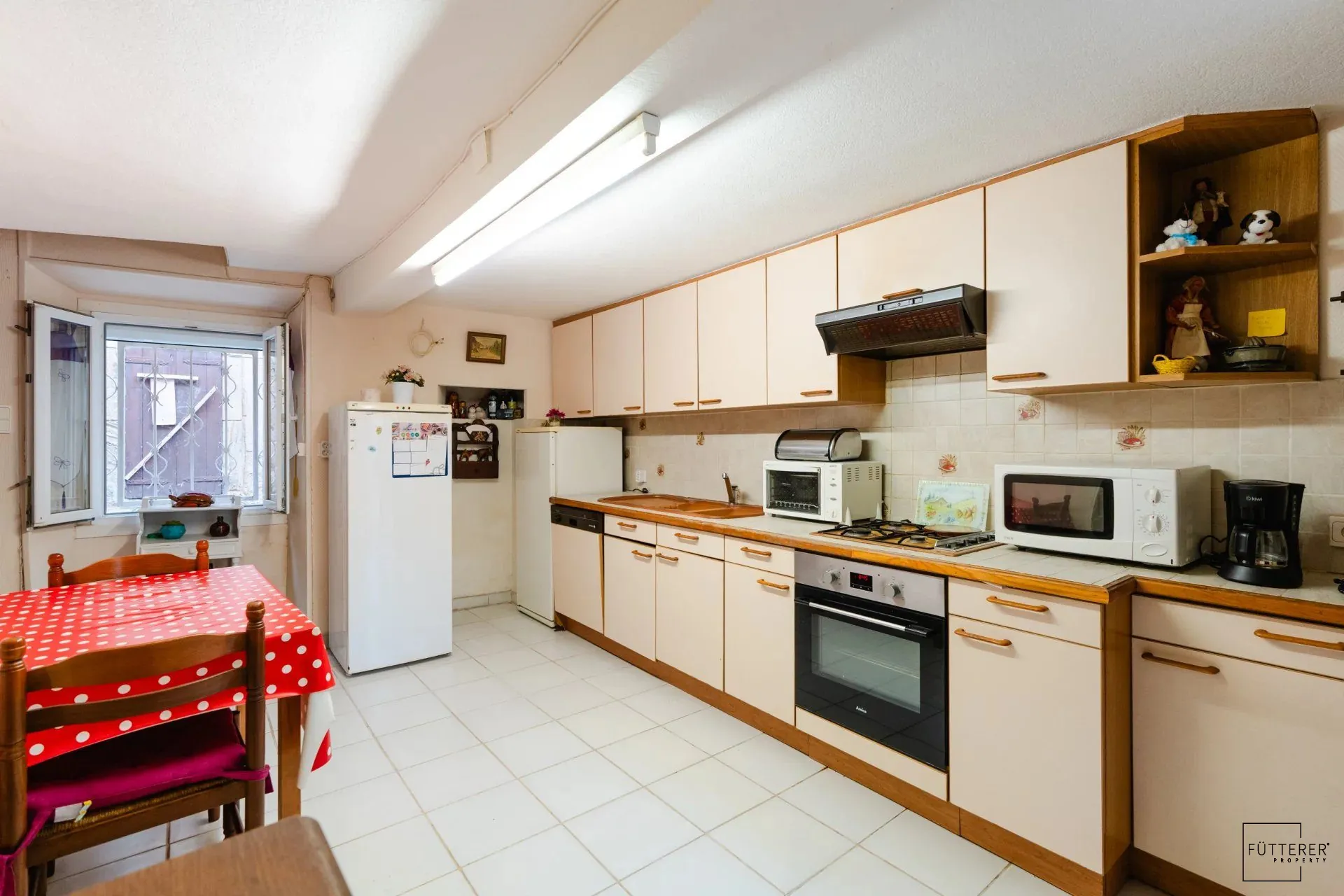 Maison de village à Ornaisons – 2 chambres, grande pièce à aménager, à rénover 