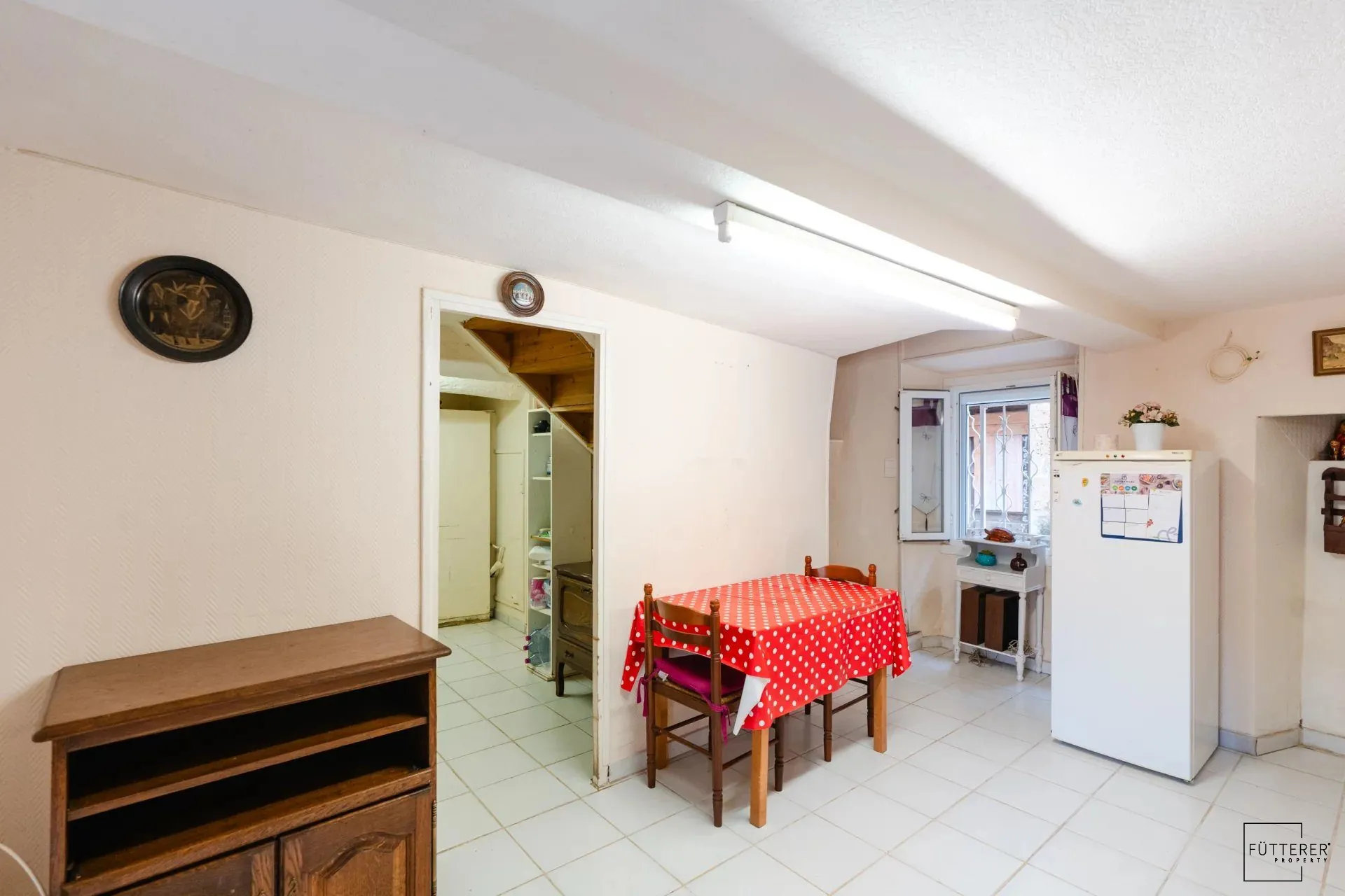 Maison de village à Ornaisons – 2 chambres, grande pièce à aménager, à rénover 