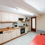 Maison de village à Ornaisons – 2 chambres, grande pièce à aménager, à rénover