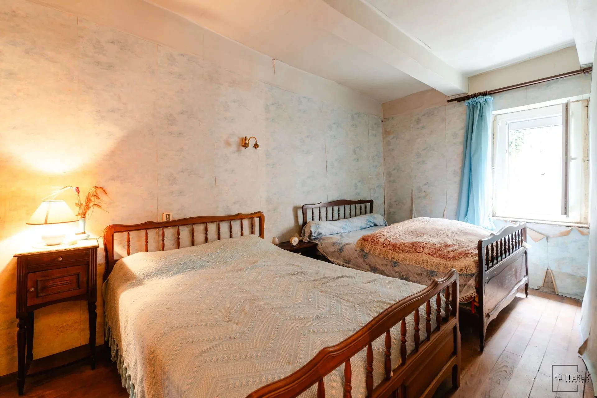 Maison de village à Ornaisons – 2 chambres, grande pièce à aménager, à rénover 