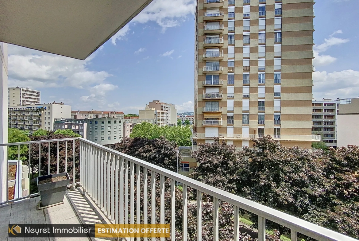 À vendre appartement traversant de 75 m² avec balcon, garage et cave à Saint-Étienne 