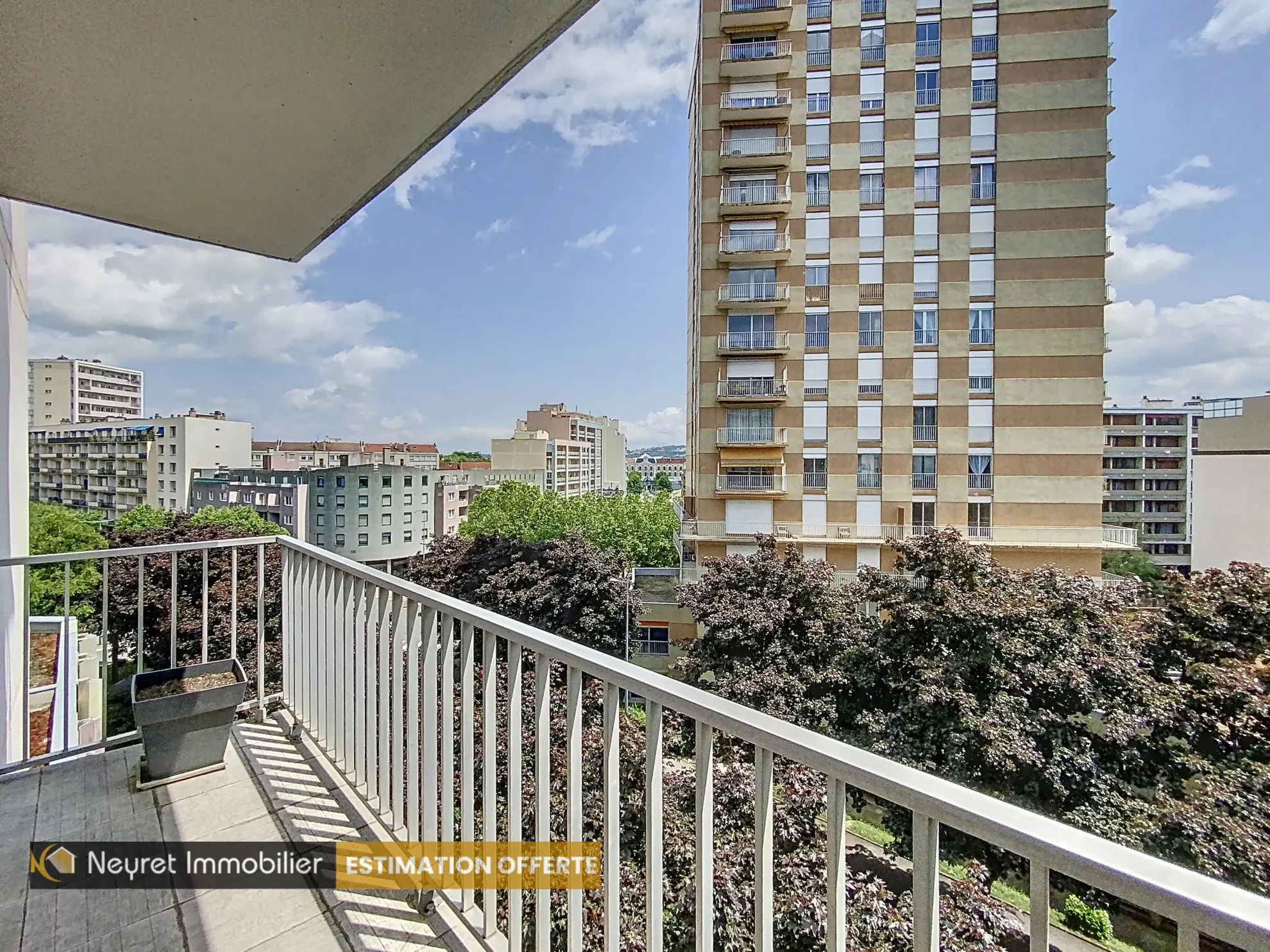 À vendre appartement traversant de 75 m² avec balcon, garage et cave à Saint-Étienne 