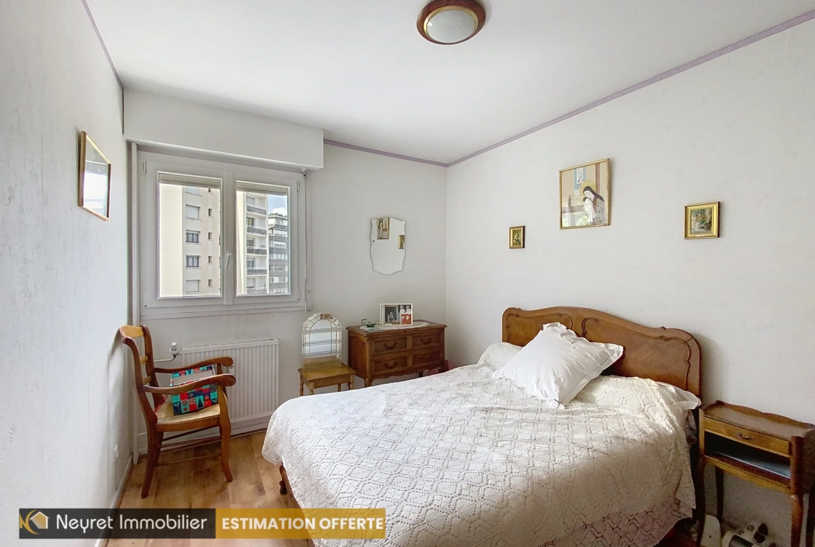 À vendre appartement traversant de 75 m² avec balcon, garage et cave à Saint-Étienne 