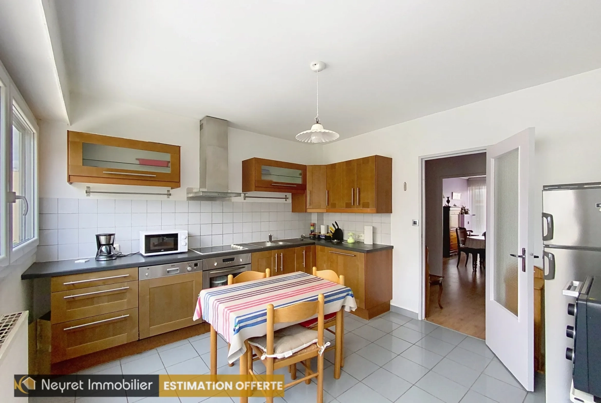 À vendre appartement traversant de 75 m² avec balcon, garage et cave à Saint-Étienne 