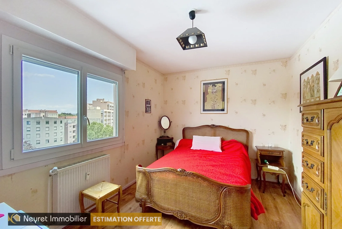 À vendre appartement traversant de 75 m² avec balcon, garage et cave à Saint-Étienne 