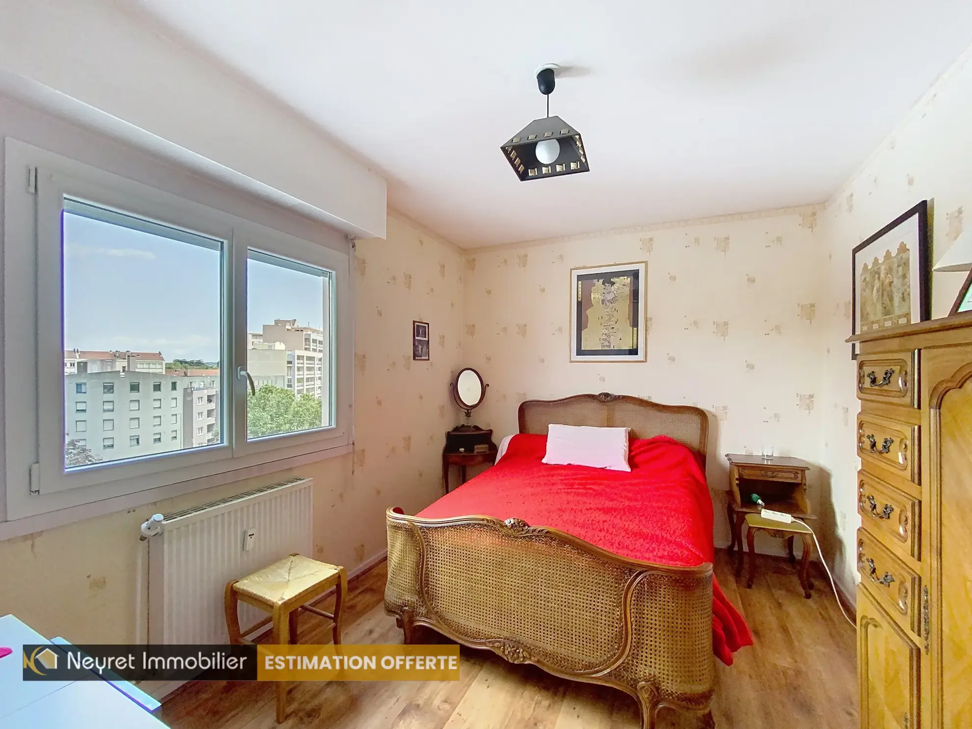 À vendre appartement traversant de 75 m² avec balcon, garage et cave à Saint-Étienne 