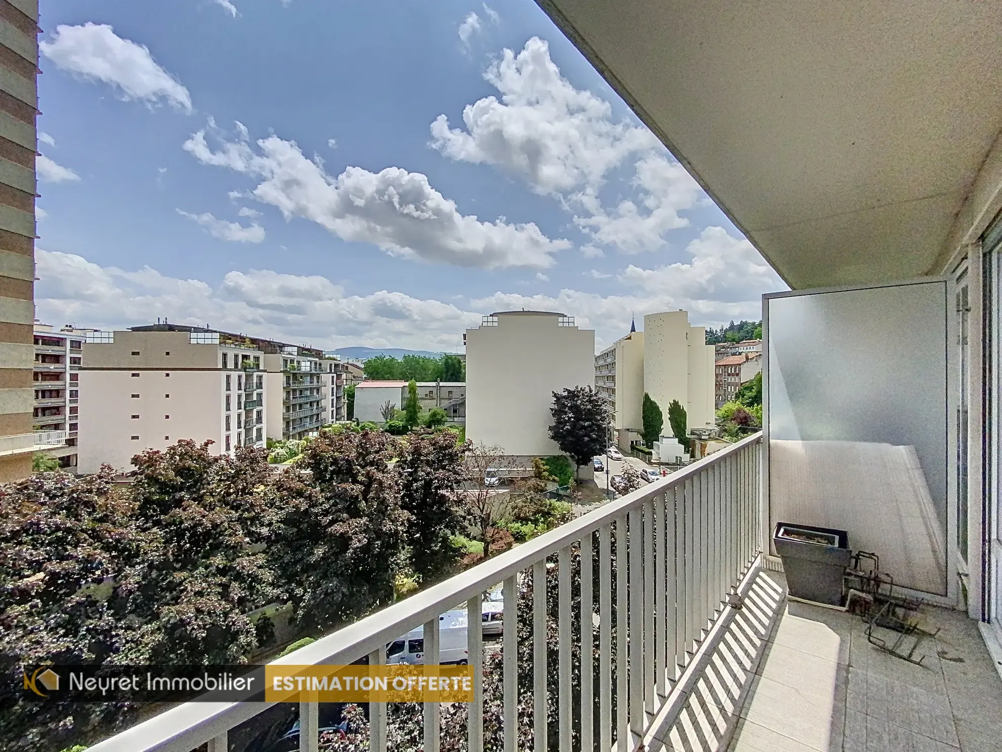 À vendre appartement traversant de 75 m² avec balcon, garage et cave à Saint-Étienne 